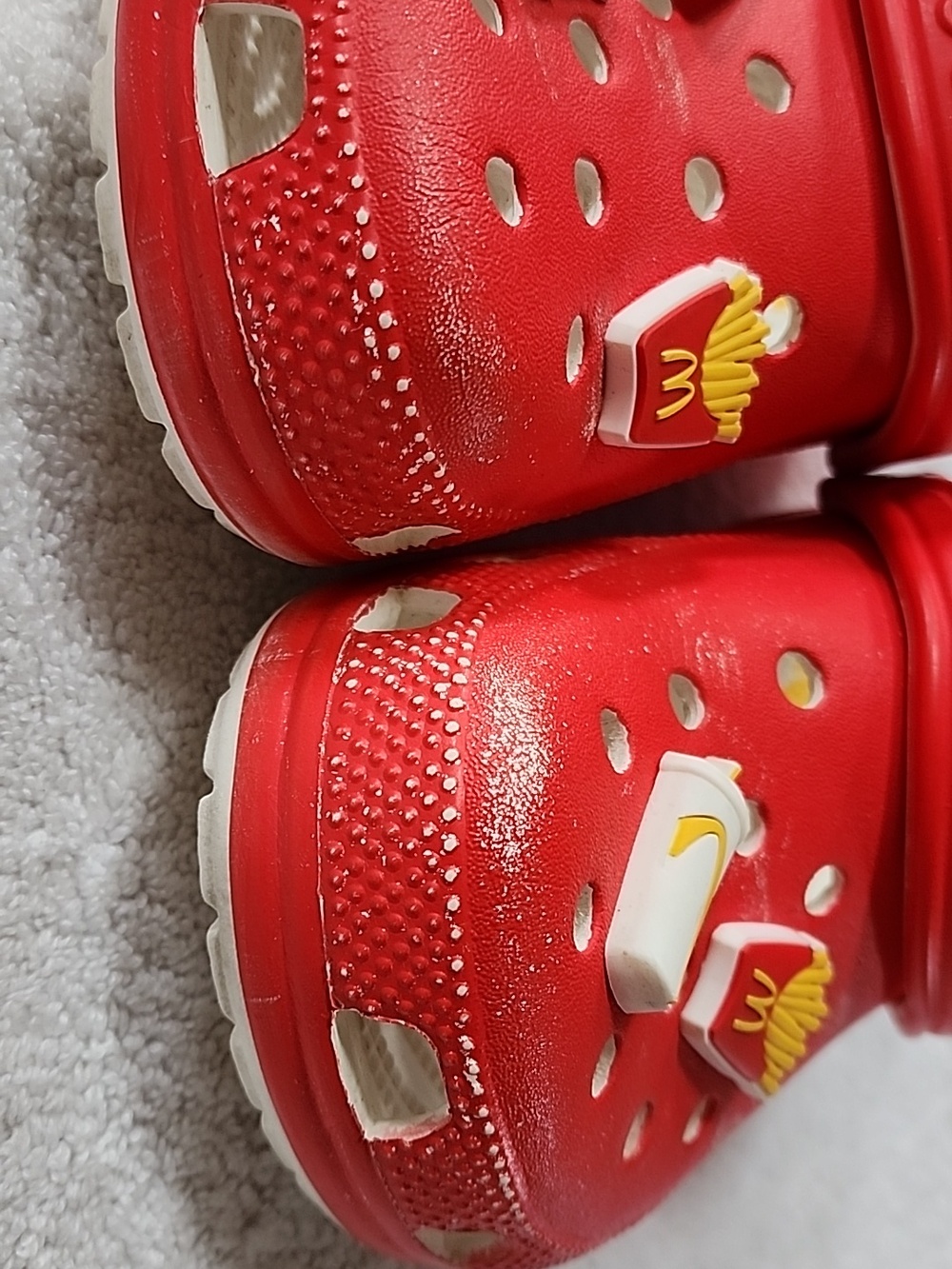 CROCS Women's Red Classic Clog with McDonald's Jibbitz Size 8 Preowned - Picture 4 of 10